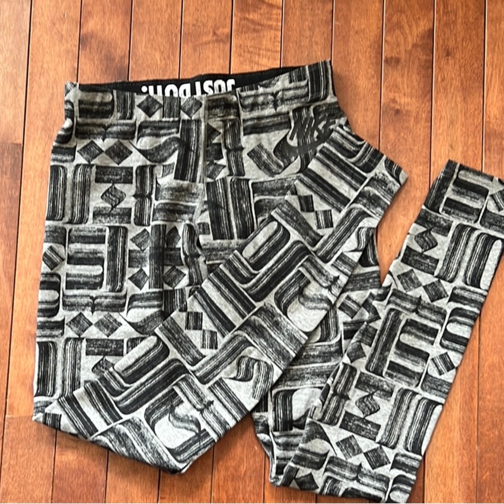 Nike Geometric Black and Gray Leggings
